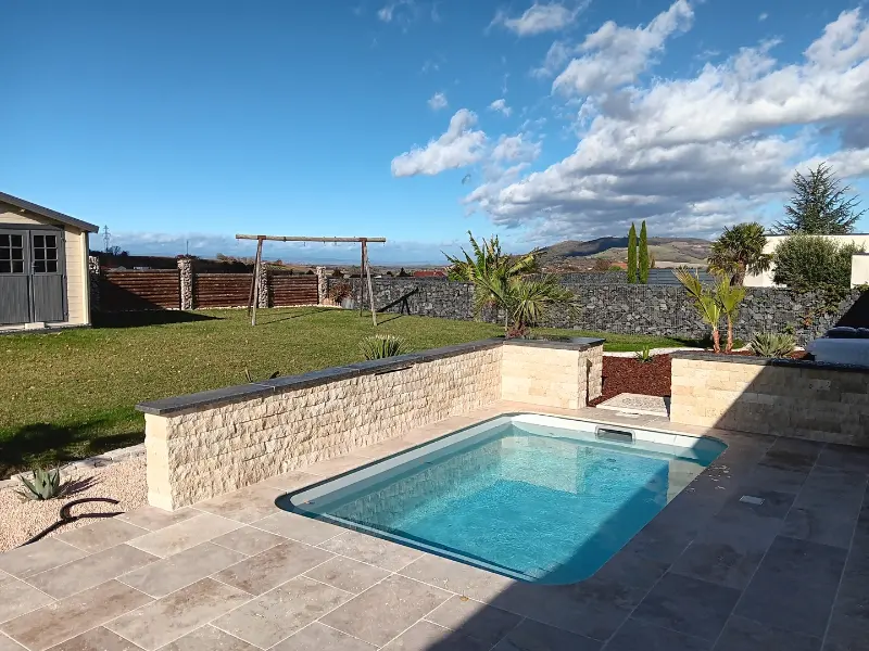 Piscine réalisée par Essentiel Piscine et Spa
